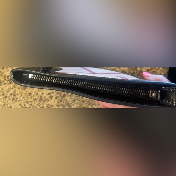 Authentic Burberry wristlet/wallet - Picture 4 of 9